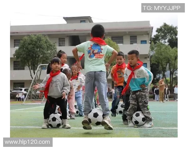 创意足球操：让孩子们在快乐中锻炼身体与团队合作精神的全新运动体验