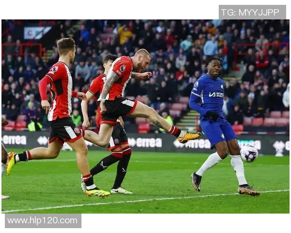 足球围攻战术解析：如何在比赛中有效实施团队协作与进攻策略